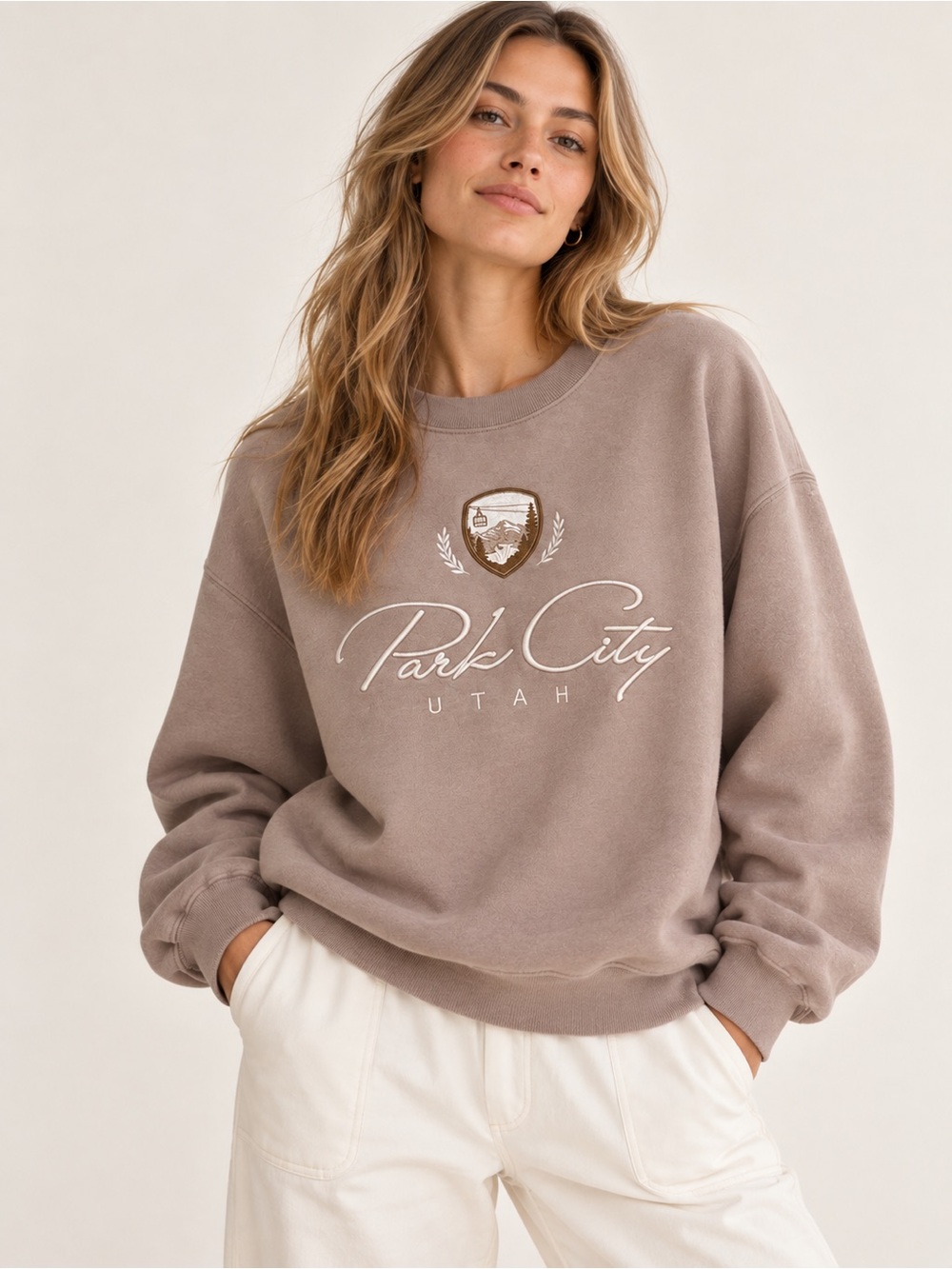 Abercrombie & Fitch Park City Utah Embroidered Sweatshirt Taupe Mauve Ski Large